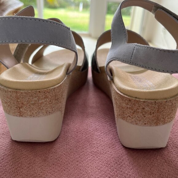 Mephisto Gianna Platform Sandal - Picture 2 of 7